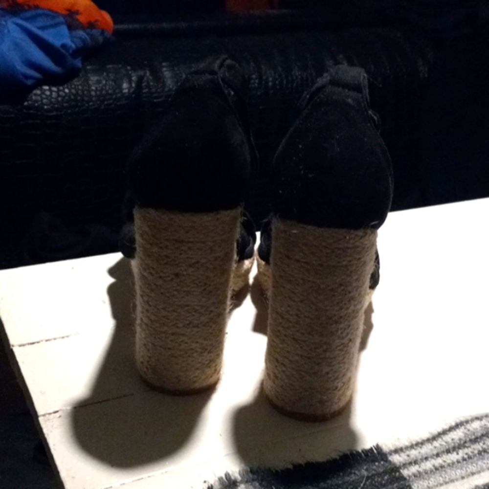 Chunky Heels - Picture 2 of 3